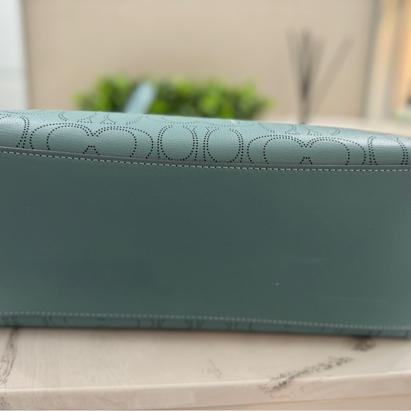 Coach Gallery Tote Bag In Signature Leather - Picture 6 of 10